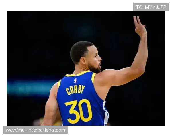 库明加成功指挥库里换防盖掉约基奇勾手展现防守实力